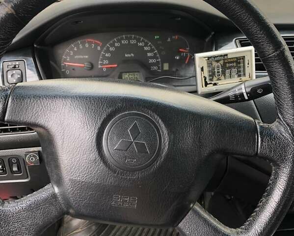 Красный Мицубиси Лансер, объемом двигателя 1.6 л и пробегом 224 тыс. км за 5500 $, фото 11 на Automoto.ua