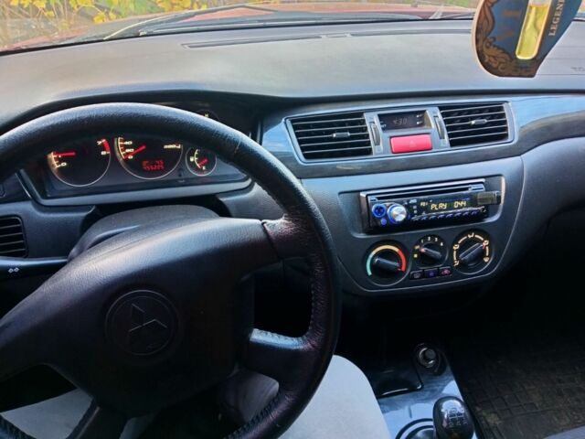 Красный Мицубиси Лансер, объемом двигателя 1.6 л и пробегом 450 тыс. км за 2850 $, фото 5 на Automoto.ua