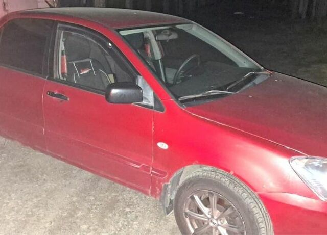 Мицубиси Лансер 2005 в Броварах на Automoto.ua Красный Мицубиси Лансер, объемом двигателя 1.6 л и пробегом 280 тыс. км за 2990 $, фото 2 на Automoto.ua