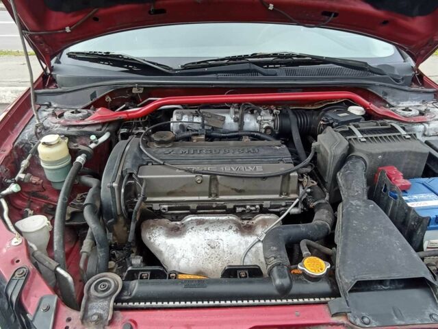 Красный Мицубиси Лансер, объемом двигателя 2 л и пробегом 320 тыс. км за 4600 $, фото 4 на Automoto.ua