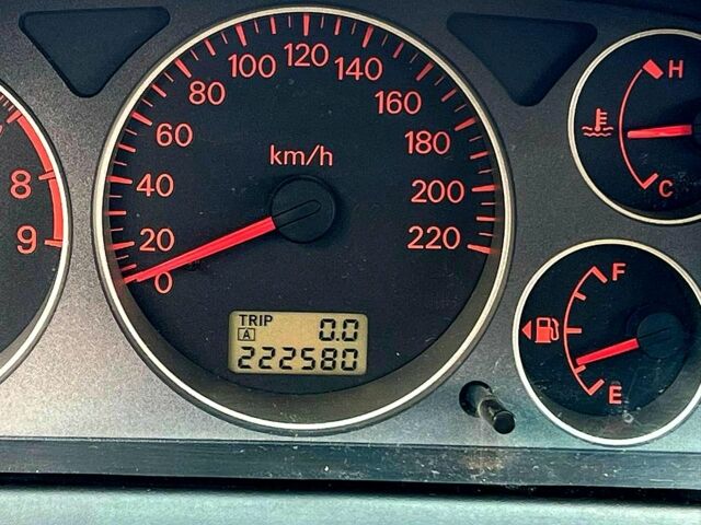 Красный Мицубиси Лансер, объемом двигателя 2 л и пробегом 223 тыс. км за 2900 $, фото 4 на Automoto.ua