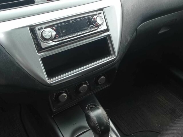 Красный Мицубиси Лансер, объемом двигателя 2 л и пробегом 320 тыс. км за 4600 $, фото 6 на Automoto.ua