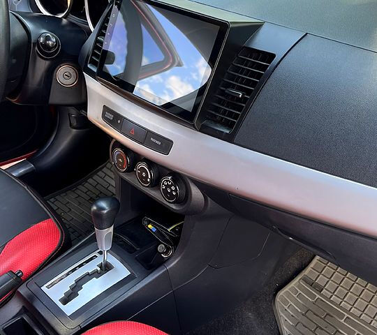 Красный Мицубиси Лансер, объемом двигателя 1.5 л и пробегом 145 тыс. км за 6500 $, фото 9 на Automoto.ua