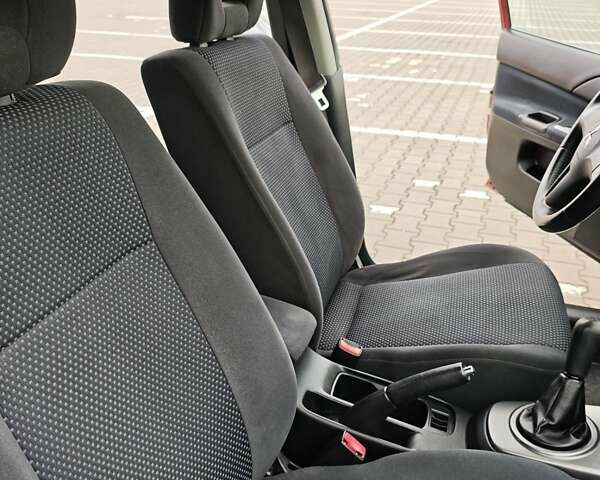 Красный Мицубиси Лансер, объемом двигателя 1.6 л и пробегом 176 тыс. км за 4300 $, фото 16 на Automoto.ua