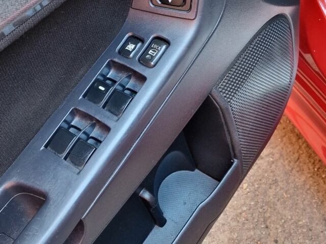 Красный Мицубиси Лансер, объемом двигателя 2 л и пробегом 274 тыс. км за 6000 $, фото 6 на Automoto.ua