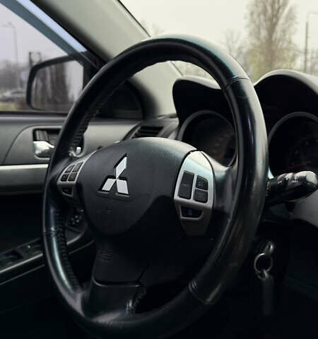 Красный Мицубиси Лансер, объемом двигателя 2 л и пробегом 261 тыс. км за 7200 $, фото 15 на Automoto.ua