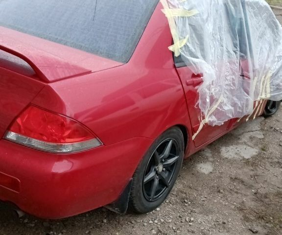 Красный Мицубиси Лансер, объемом двигателя 1.6 л и пробегом 155 тыс. км за 2000 $, фото 4 на Automoto.ua