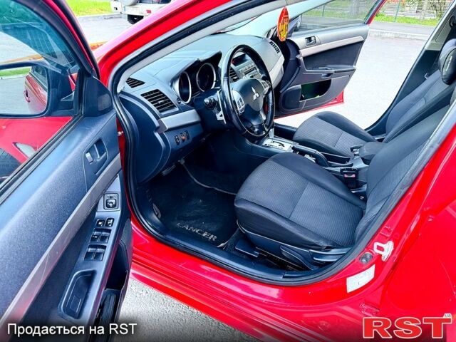 Красный Мицубиси Лансер, объемом двигателя 2 л и пробегом 180 тыс. км за 6500 $, фото 5 на Automoto.ua