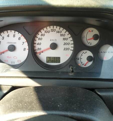 Червоний Міцубісі Lancer, об'ємом двигуна 1.58 л та пробігом 280 тис. км за 4300 $, фото 1 на Automoto.ua
