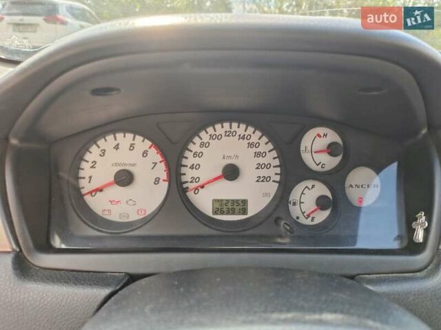 Красный Мицубиси Лансер, объемом двигателя 1.58 л и пробегом 264 тыс. км за 3900 $, фото 8 на Automoto.ua