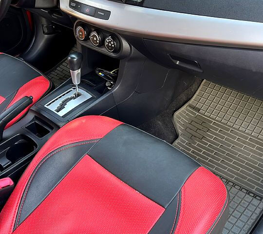 Красный Мицубиси Лансер, объемом двигателя 1.5 л и пробегом 145 тыс. км за 6500 $, фото 7 на Automoto.ua