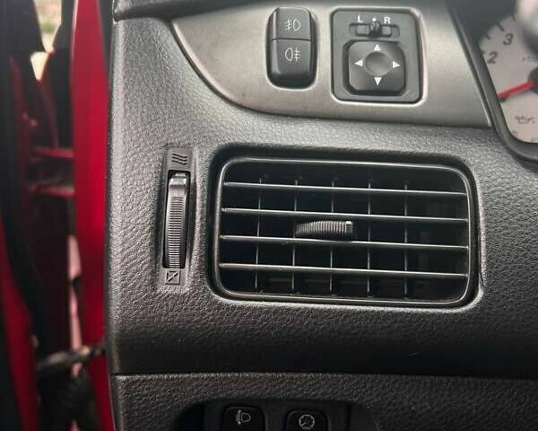 Красный Мицубиси Лансер, объемом двигателя 1.6 л и пробегом 176 тыс. км за 4300 $, фото 14 на Automoto.ua