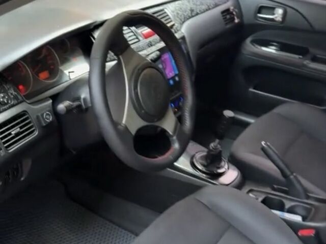 Красный Мицубиси Лансер, объемом двигателя 2 л и пробегом 3 тыс. км за 5800 $, фото 5 на Automoto.ua