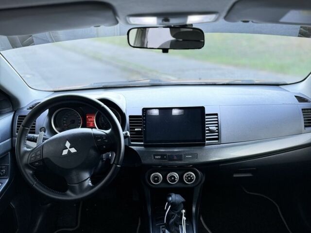 Красный Мицубиси Лансер, объемом двигателя 2 л и пробегом 307 тыс. км за 6499 $, фото 6 на Automoto.ua