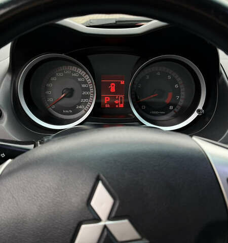 Красный Мицубиси Лансер, объемом двигателя 2 л и пробегом 261 тыс. км за 7200 $, фото 11 на Automoto.ua