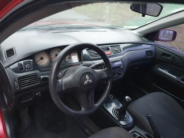 Красный Мицубиси Лансер, объемом двигателя 1.6 л и пробегом 250 тыс. км за 3700 $, фото 7 на Automoto.ua