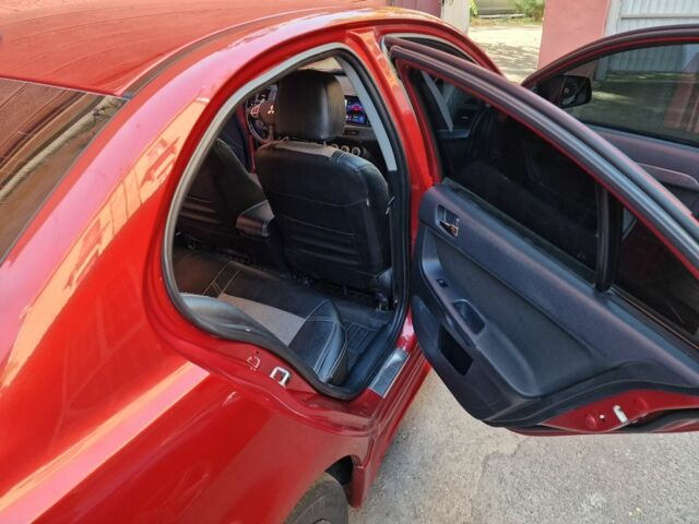 Красный Мицубиси Лансер, объемом двигателя 2 л и пробегом 274 тыс. км за 6000 $, фото 2 на Automoto.ua