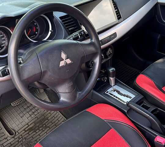 Красный Мицубиси Лансер, объемом двигателя 1.5 л и пробегом 145 тыс. км за 6500 $, фото 6 на Automoto.ua
