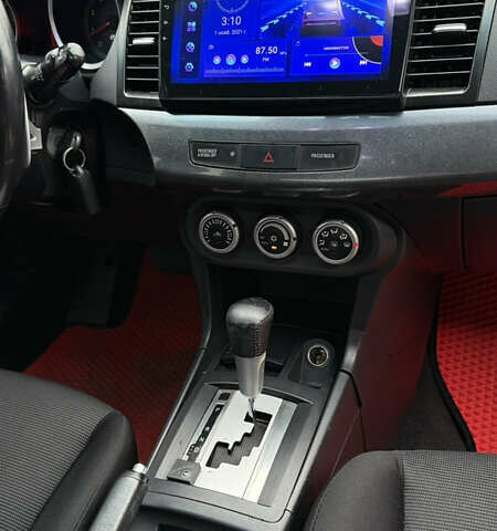 Красный Мицубиси Лансер, объемом двигателя 2 л и пробегом 261 тыс. км за 7200 $, фото 12 на Automoto.ua