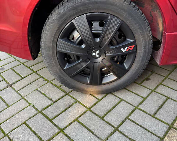 Красный Мицубиси Лансер, объемом двигателя 2 л и пробегом 143 тыс. км за 5200 $, фото 3 на Automoto.ua