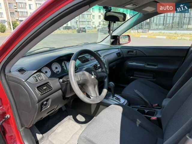 Красный Мицубиси Лансер, объемом двигателя 1.58 л и пробегом 223 тыс. км за 6000 $, фото 5 на Automoto.ua