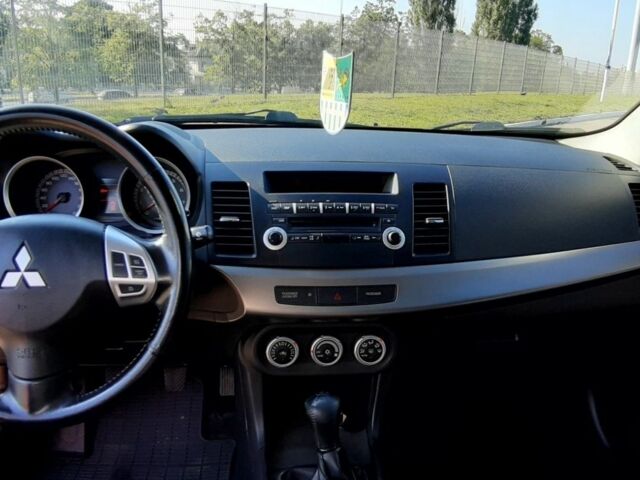 Красный Мицубиси Лансер, объемом двигателя 2 л и пробегом 110 тыс. км за 7500 $, фото 15 на Automoto.ua