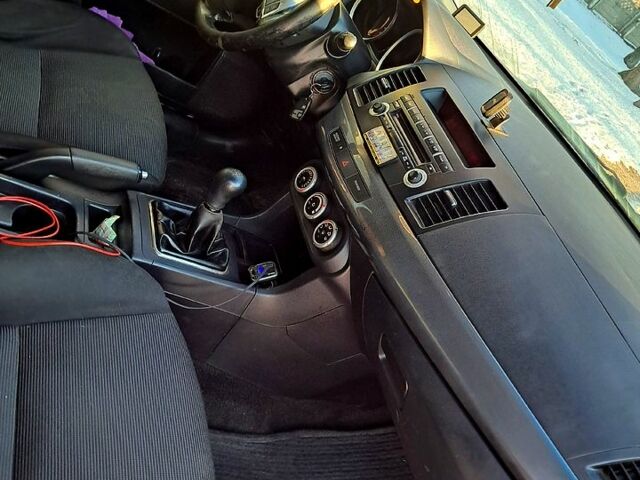 Красный Мицубиси Лансер, объемом двигателя 2 л и пробегом 200 тыс. км за 5500 $, фото 4 на Automoto.ua