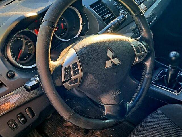 Красный Мицубиси Лансер, объемом двигателя 2 л и пробегом 200 тыс. км за 5500 $, фото 6 на Automoto.ua