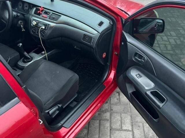 Красный Мицубиси Лансер, объемом двигателя 1.6 л и пробегом 265 тыс. км за 2956 $, фото 8 на Automoto.ua