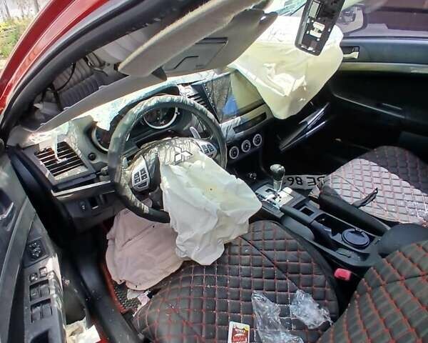 Красный Мицубиси Лансер, объемом двигателя 2 л и пробегом 192 тыс. км за 3000 $, фото 4 на Automoto.ua