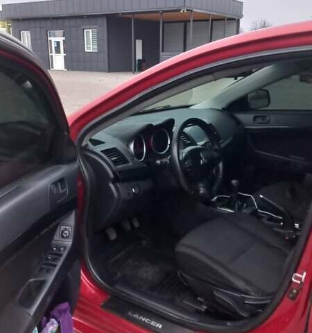 Красный Мицубиси Лансер, объемом двигателя 2 л и пробегом 200 тыс. км за 6000 $, фото 7 на Automoto.ua