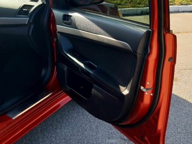 Красный Мицубиси Лансер, объемом двигателя 2 л и пробегом 110 тыс. км за 7500 $, фото 17 на Automoto.ua