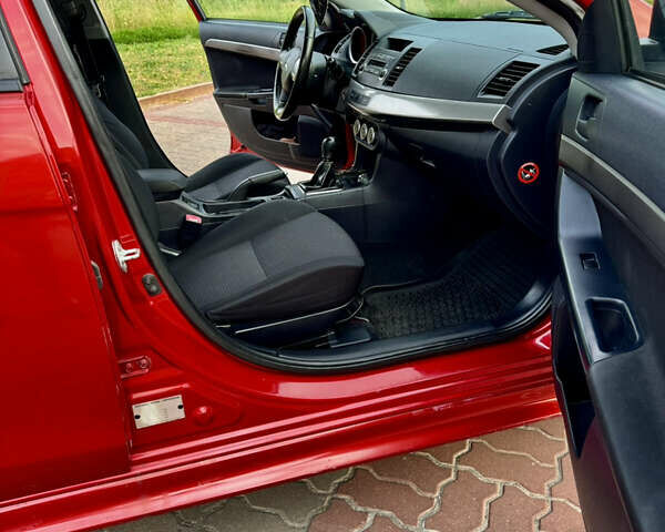 Красный Мицубиси Лансер, объемом двигателя 2 л и пробегом 365 тыс. км за 5000 $, фото 16 на Automoto.ua