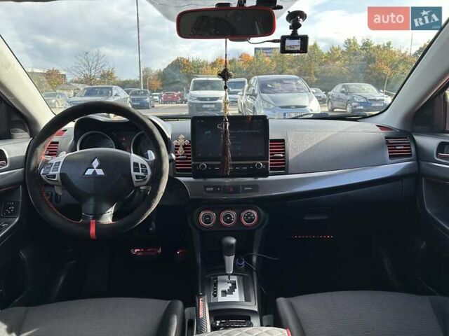 Красный Мицубиси Лансер, объемом двигателя 2 л и пробегом 227 тыс. км за 7000 $, фото 16 на Automoto.ua