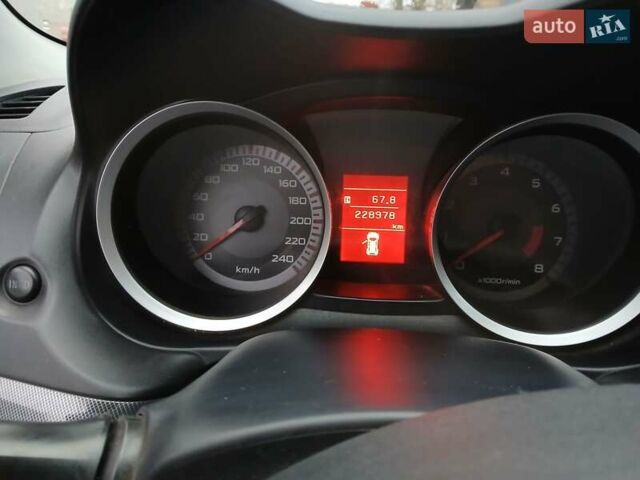 Червоний Міцубісі Lancer, об'ємом двигуна 2 л та пробігом 228 тис. км за 6200 $, фото 3 на Automoto.ua