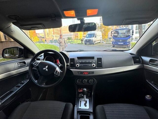 Красный Мицубиси Лансер, объемом двигателя 2 л и пробегом 260 тыс. км за 7300 $, фото 5 на Automoto.ua