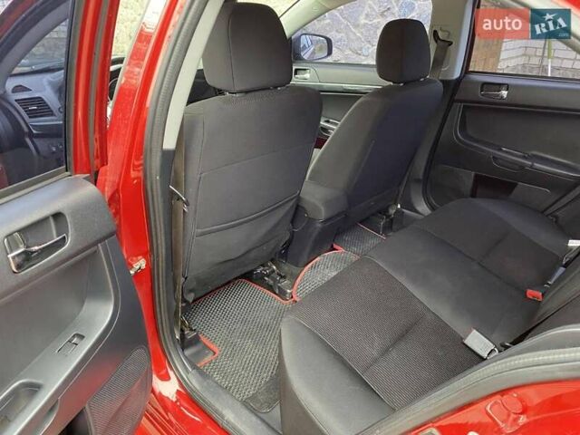 Красный Мицубиси Лансер, объемом двигателя 2 л и пробегом 134 тыс. км за 10500 $, фото 9 на Automoto.ua