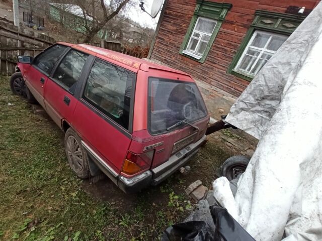 Красный Мицубиси Лансер, объемом двигателя 1.8 л и пробегом 250 тыс. км за 700 $, фото 2 на Automoto.ua