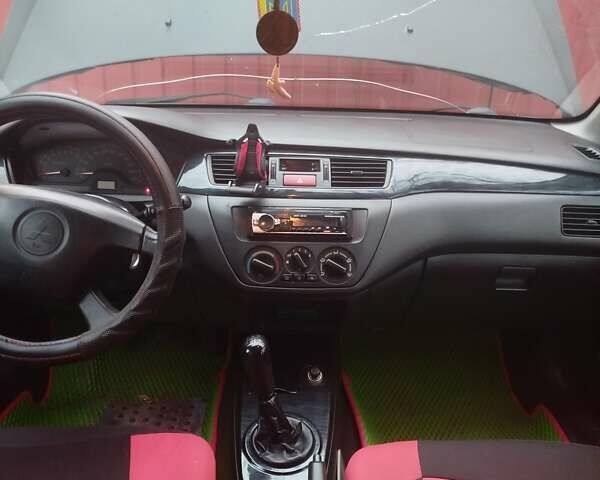 Красный Мицубиси Лансер, объемом двигателя 1.6 л и пробегом 260 тыс. км за 3000 $, фото 5 на Automoto.ua