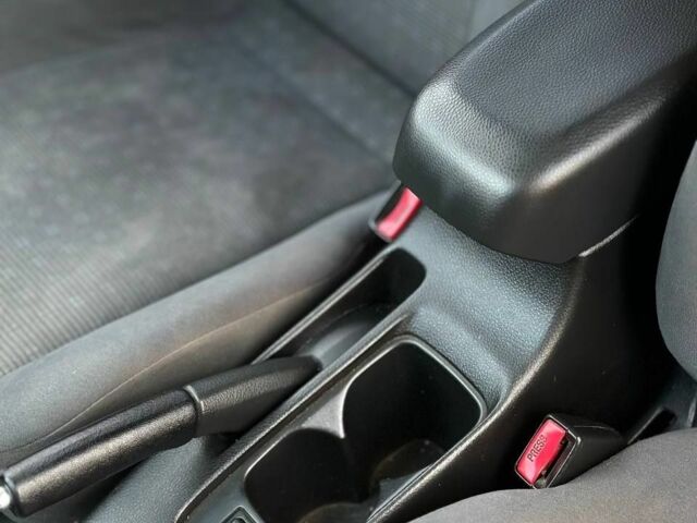 Красный Мицубиси Лансер, объемом двигателя 1.6 л и пробегом 290 тыс. км за 2800 $, фото 7 на Automoto.ua