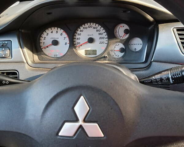 Красный Мицубиси Лансер, объемом двигателя 1.6 л и пробегом 217 тыс. км за 3750 $, фото 4 на Automoto.ua