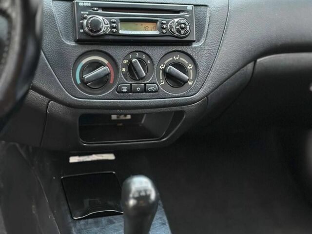 Красный Мицубиси Лансер, объемом двигателя 1.6 л и пробегом 290 тыс. км за 2800 $, фото 8 на Automoto.ua