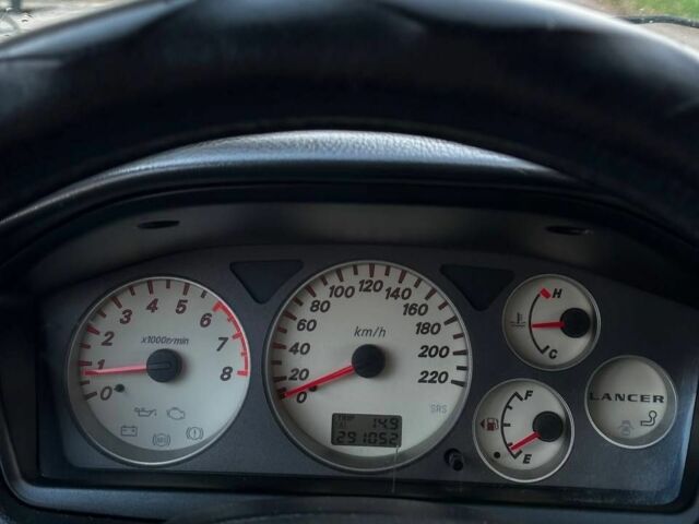 Красный Мицубиси Лансер, объемом двигателя 1.6 л и пробегом 290 тыс. км за 2800 $, фото 5 на Automoto.ua