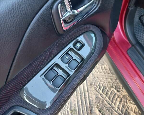 Красный Мицубиси Лансер, объемом двигателя 1.6 л и пробегом 280 тыс. км за 4000 $, фото 7 на Automoto.ua