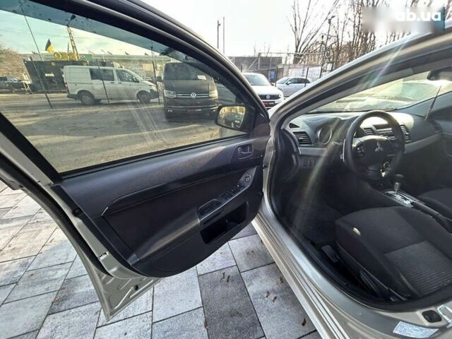 Міцубісі Lancer, об'ємом двигуна 2 л та пробігом 250 тис. км за 8400 $, фото 14 на Automoto.ua