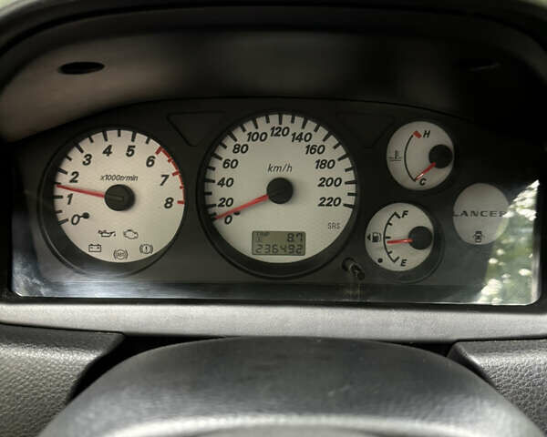 Мицубиси Лансер, объемом двигателя 1.58 л и пробегом 236 тыс. км за 4200 $, фото 17 на Automoto.ua