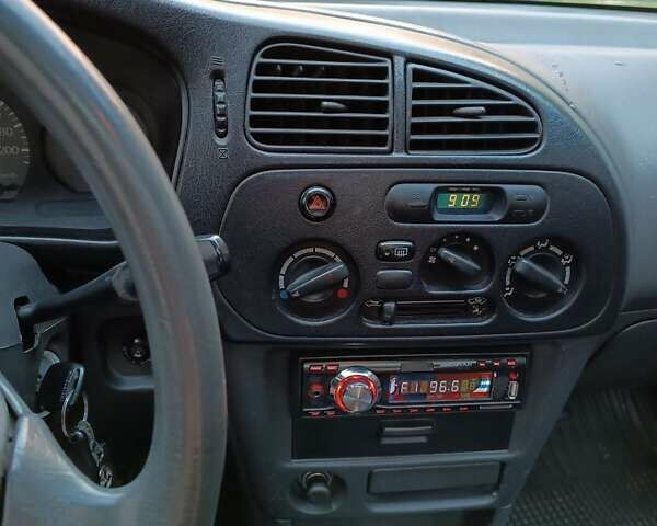 Жовтий Міцубісі Lancer, об'ємом двигуна 1.3 л та пробігом 306 тис. км за 1500 $, фото 10 на Automoto.ua