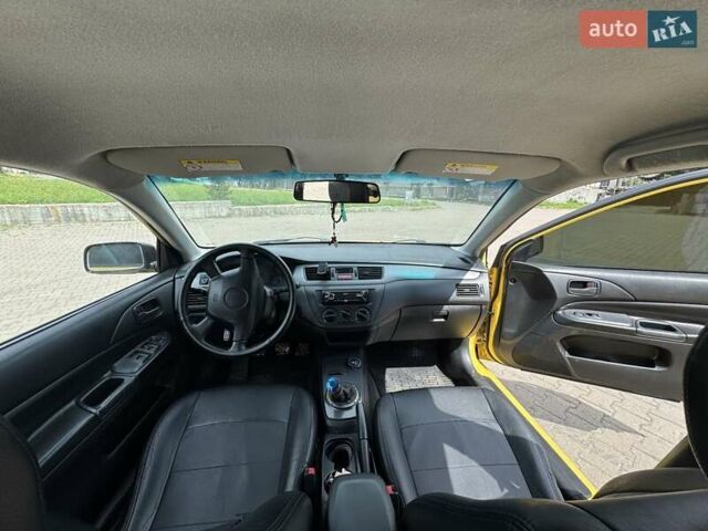 Мицубиси Лансер 2002 в Ивано-Франковске на Automoto.ua Желтый Мицубиси Лансер, объемом двигателя 2 л и пробегом 262 тыс. км за 3999 $, фото 8 на Automoto.ua