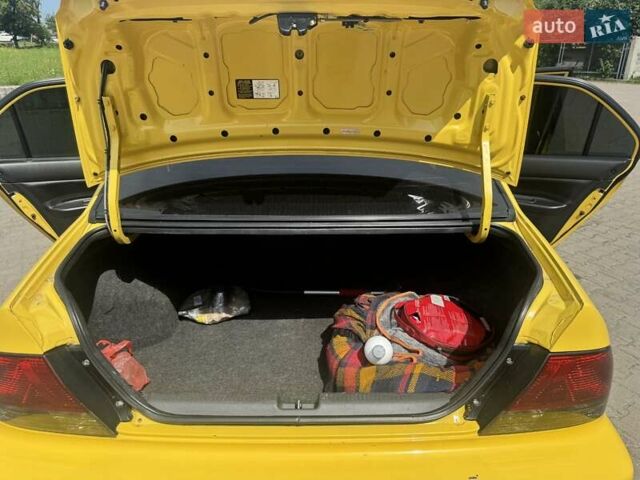 Мицубиси Лансер 2002 в Ивано-Франковске на Automoto.ua Желтый Мицубиси Лансер, объемом двигателя 2 л и пробегом 262 тыс. км за 3999 $, фото 12 на Automoto.ua