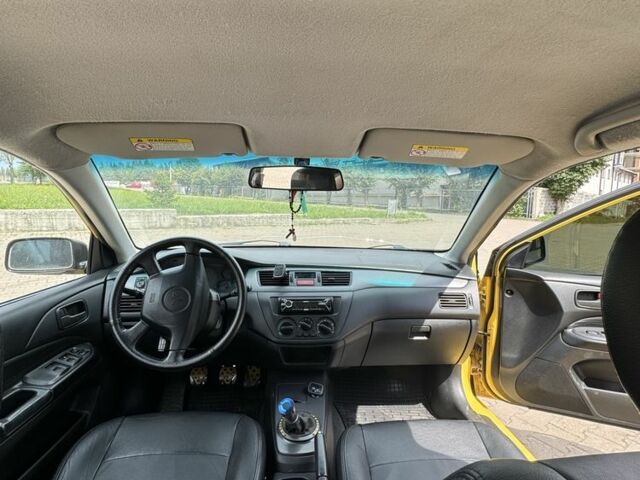 Жовтий Міцубісі Lancer, об'ємом двигуна 2 л та пробігом 262 тис. км за 3300 $, фото 5 на Automoto.ua